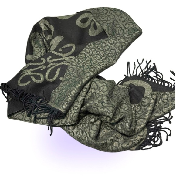 Vintage Accessories - Elegant Black and Gray Patterned oversized Scarf